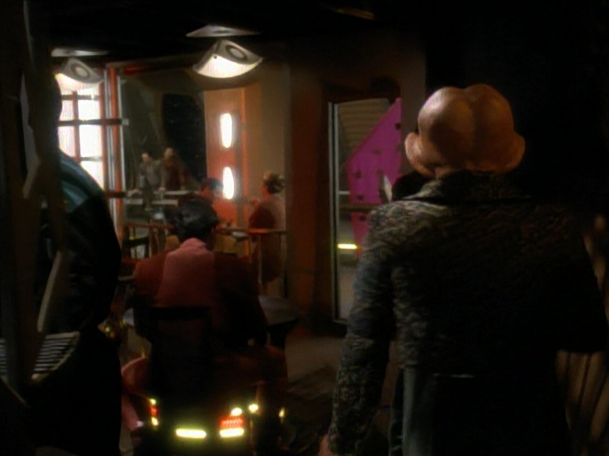 extant_StarTrekDS9_3x08-Meridian_03273.jpg