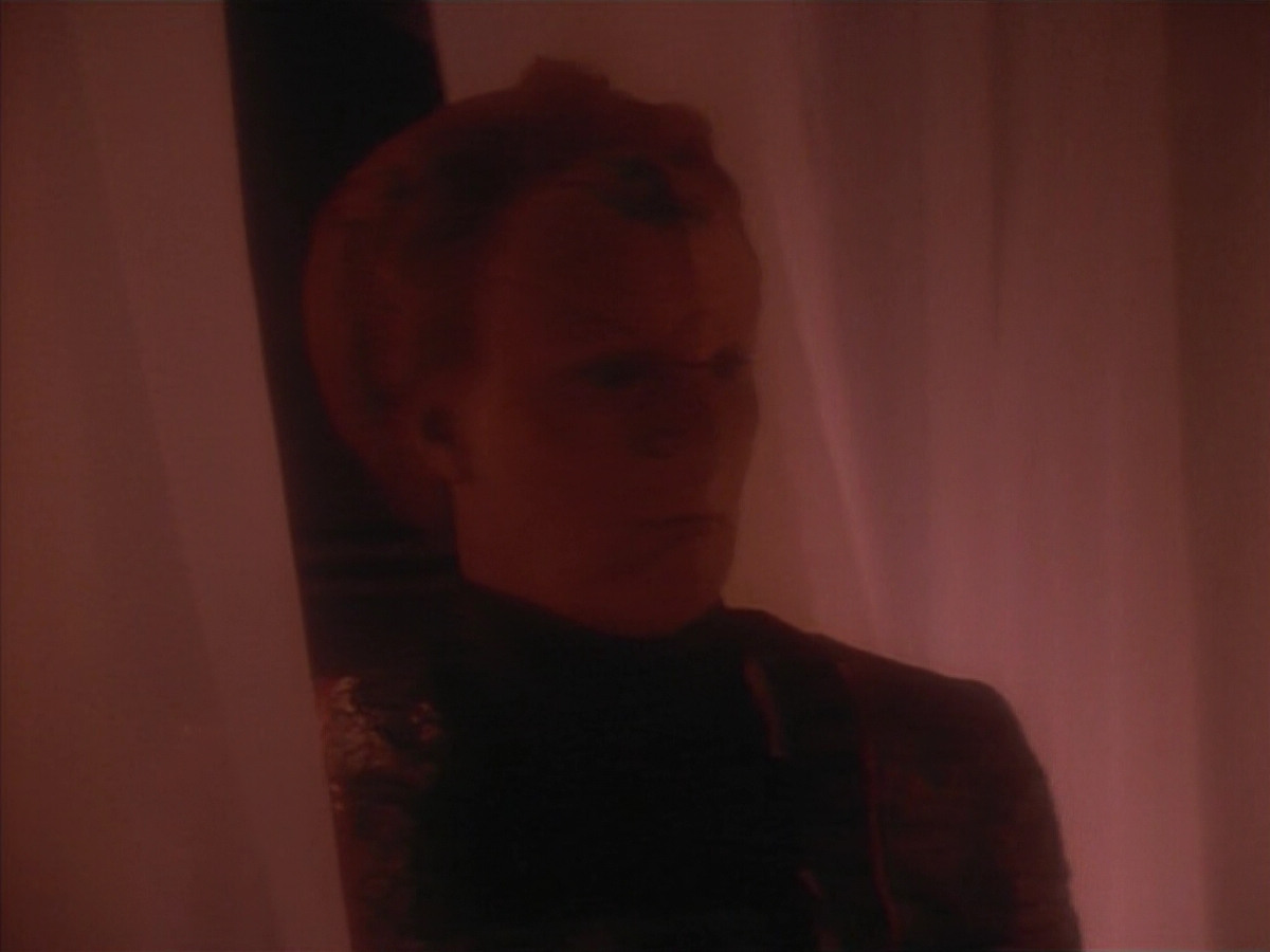extant_StarTrekDS9_3x08-Meridian_03305.jpg