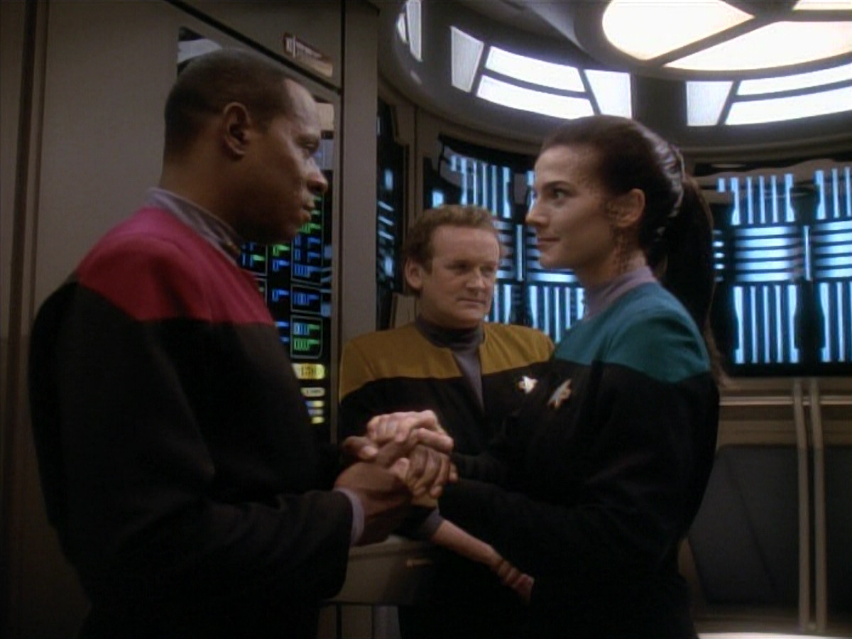 extant_StarTrekDS9_3x08-Meridian_03450.jpg