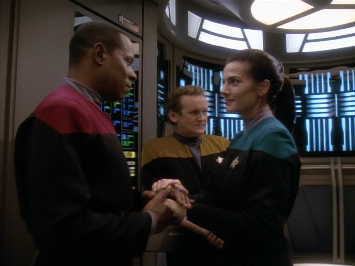 extant_StarTrekDS9_3x08-Meridian_03451.jpg