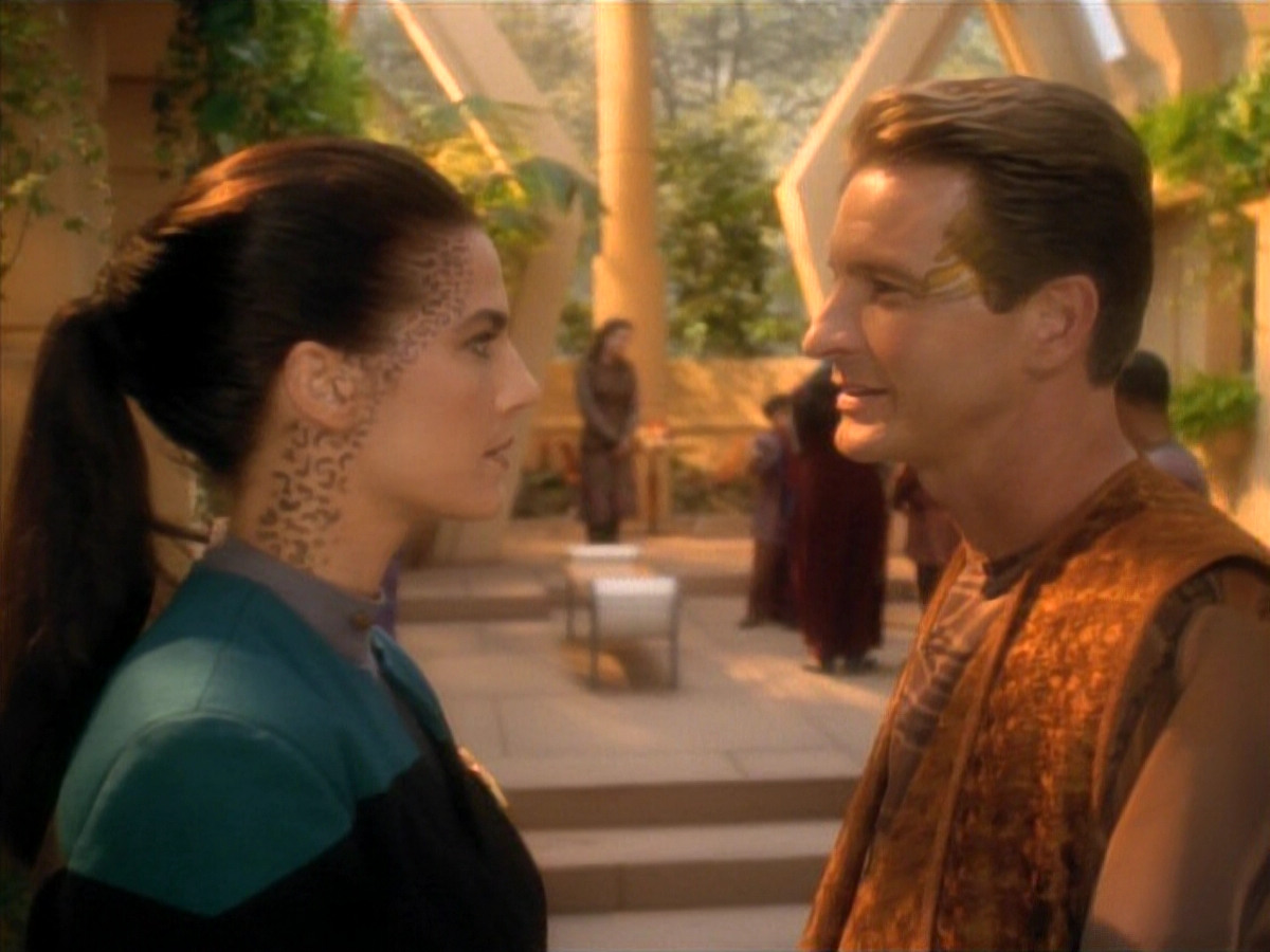extant_StarTrekDS9_3x08-Meridian_03522.jpg