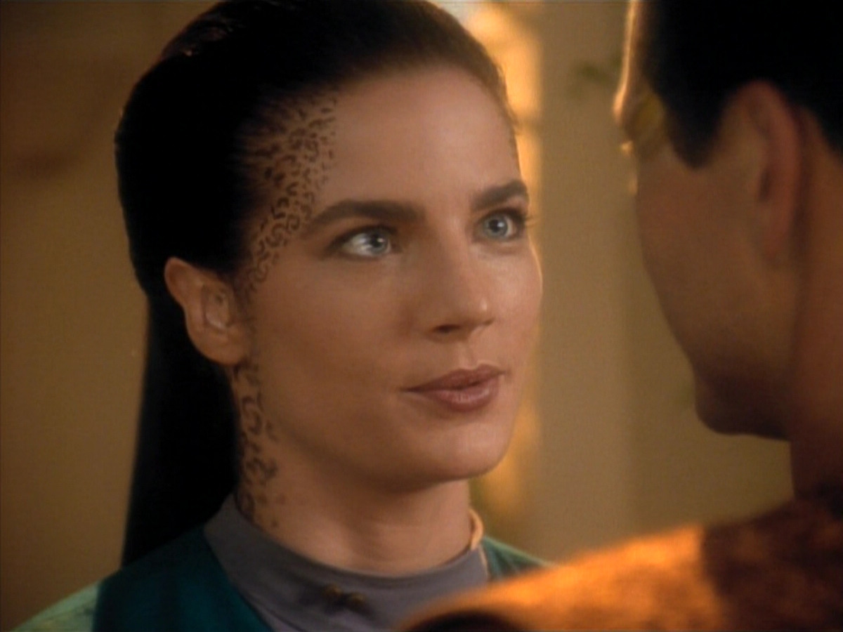 extant_StarTrekDS9_3x08-Meridian_03527.jpg