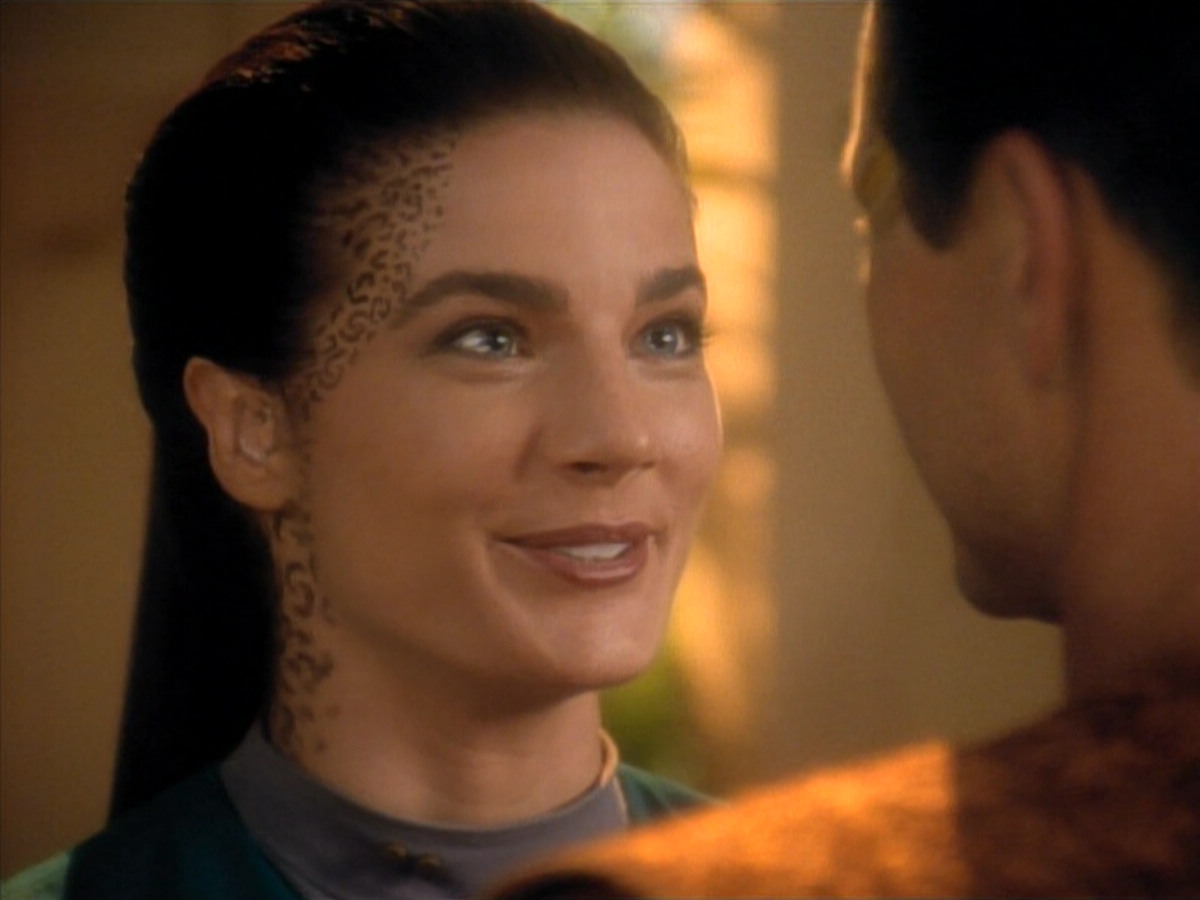 extant_StarTrekDS9_3x08-Meridian_03537.jpg