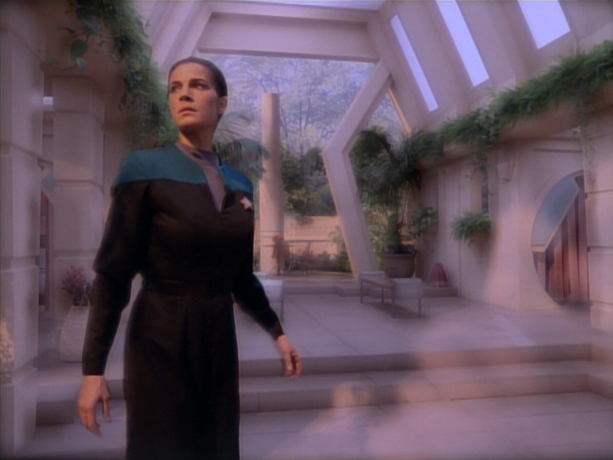 extant_StarTrekDS9_3x08-Meridian_03640.jpg