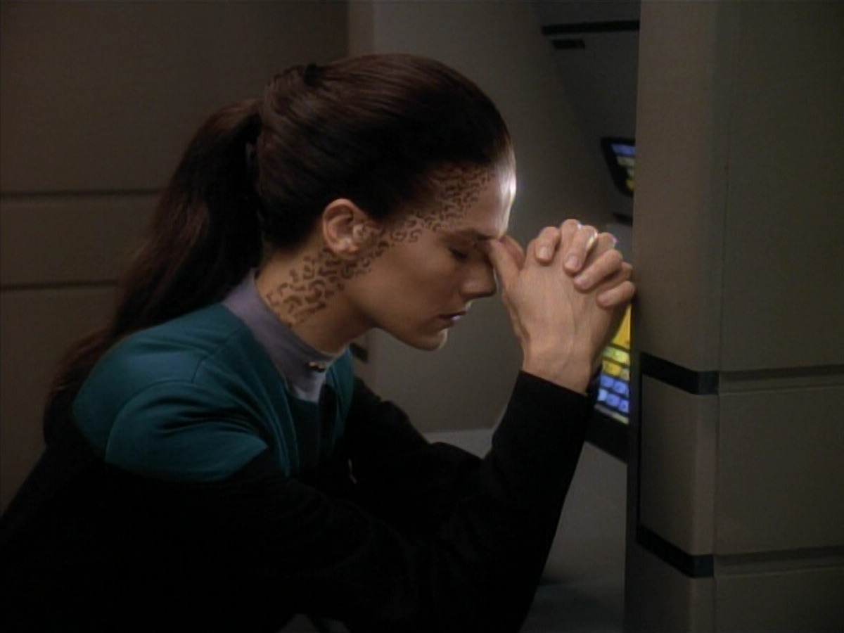extant_StarTrekDS9_3x08-Meridian_03702.jpg