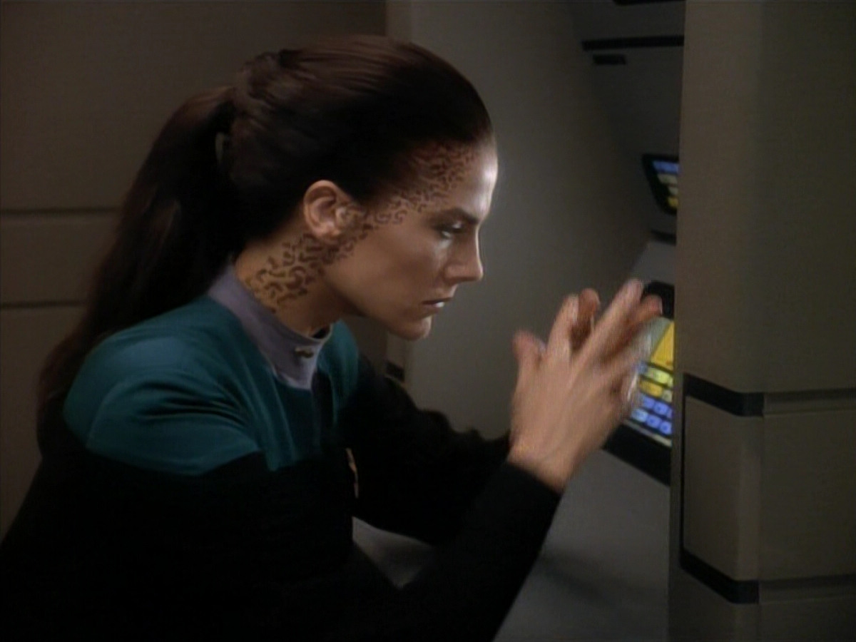 extant_StarTrekDS9_3x08-Meridian_03709.jpg