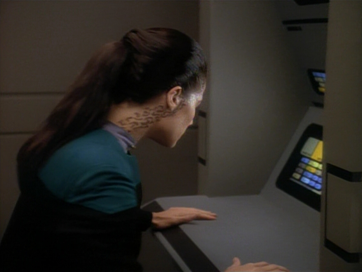 extant_StarTrekDS9_3x08-Meridian_03710.jpg