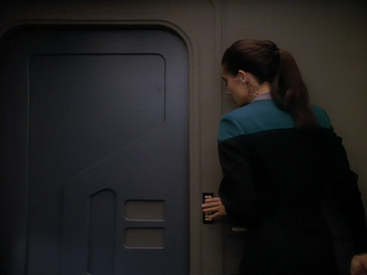 extant_StarTrekDS9_3x08-Meridian_03715.jpg