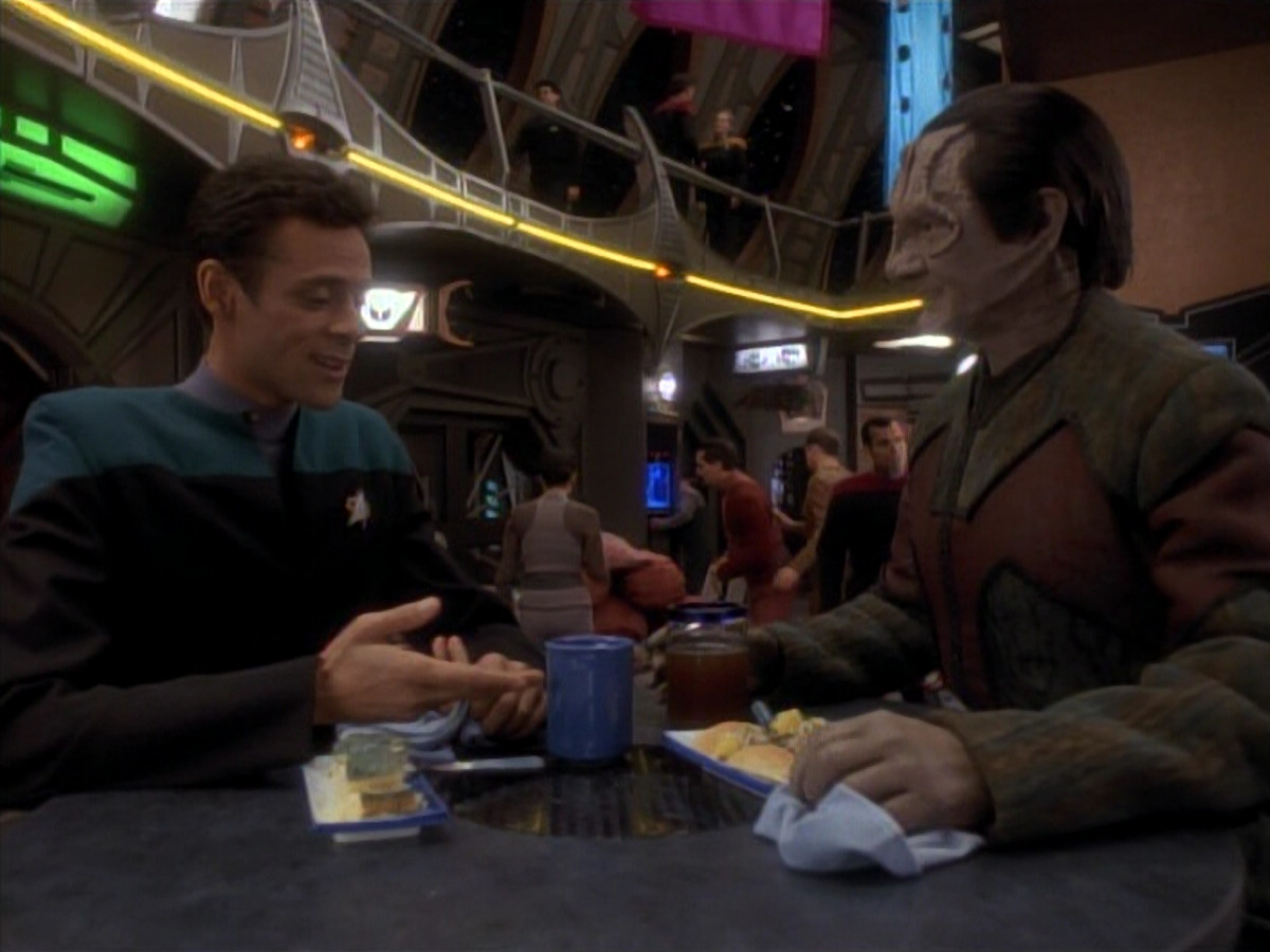 extant_StarTrek_DS9_3x18-DistantVoices_00010.jpg
