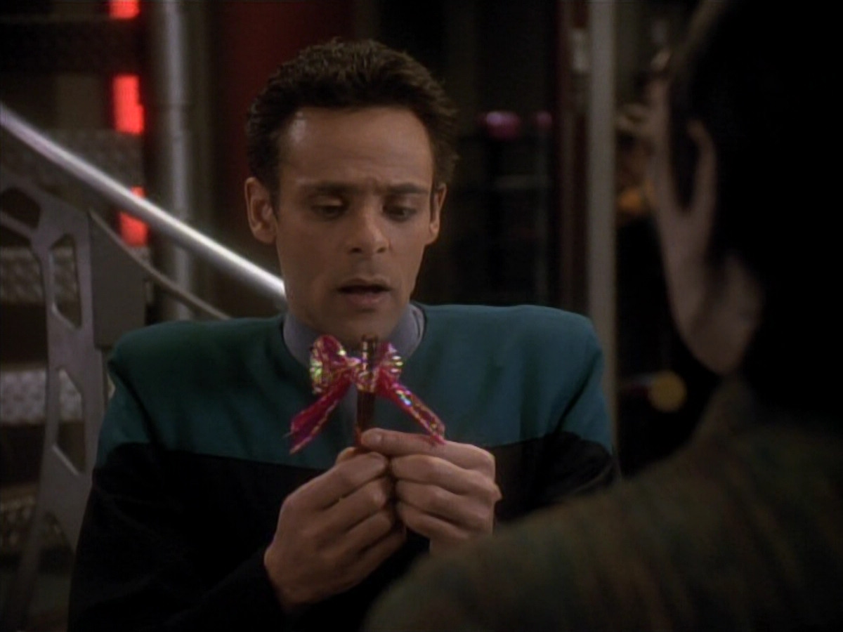 extant_StarTrek_DS9_3x18-DistantVoices_00045.jpg