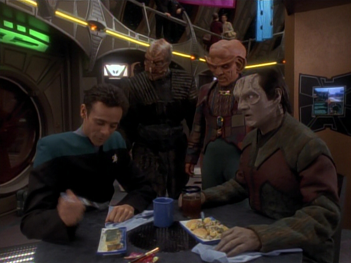 extant_StarTrek_DS9_3x18-DistantVoices_00195.jpg