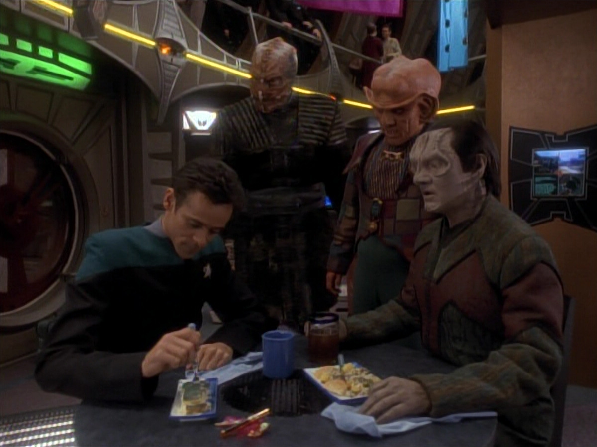 extant_StarTrek_DS9_3x18-DistantVoices_00196.jpg