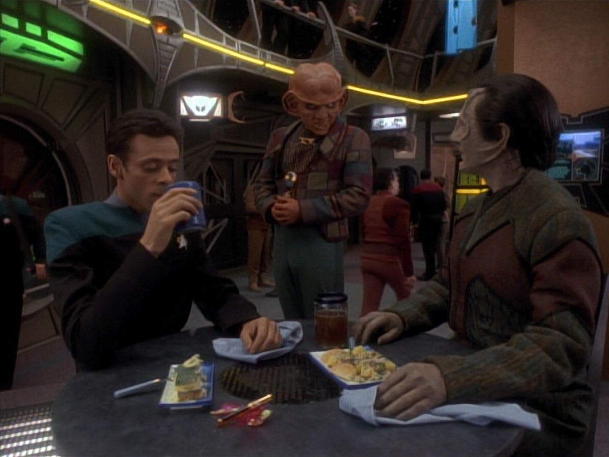 extant_StarTrek_DS9_3x18-DistantVoices_00321.jpg