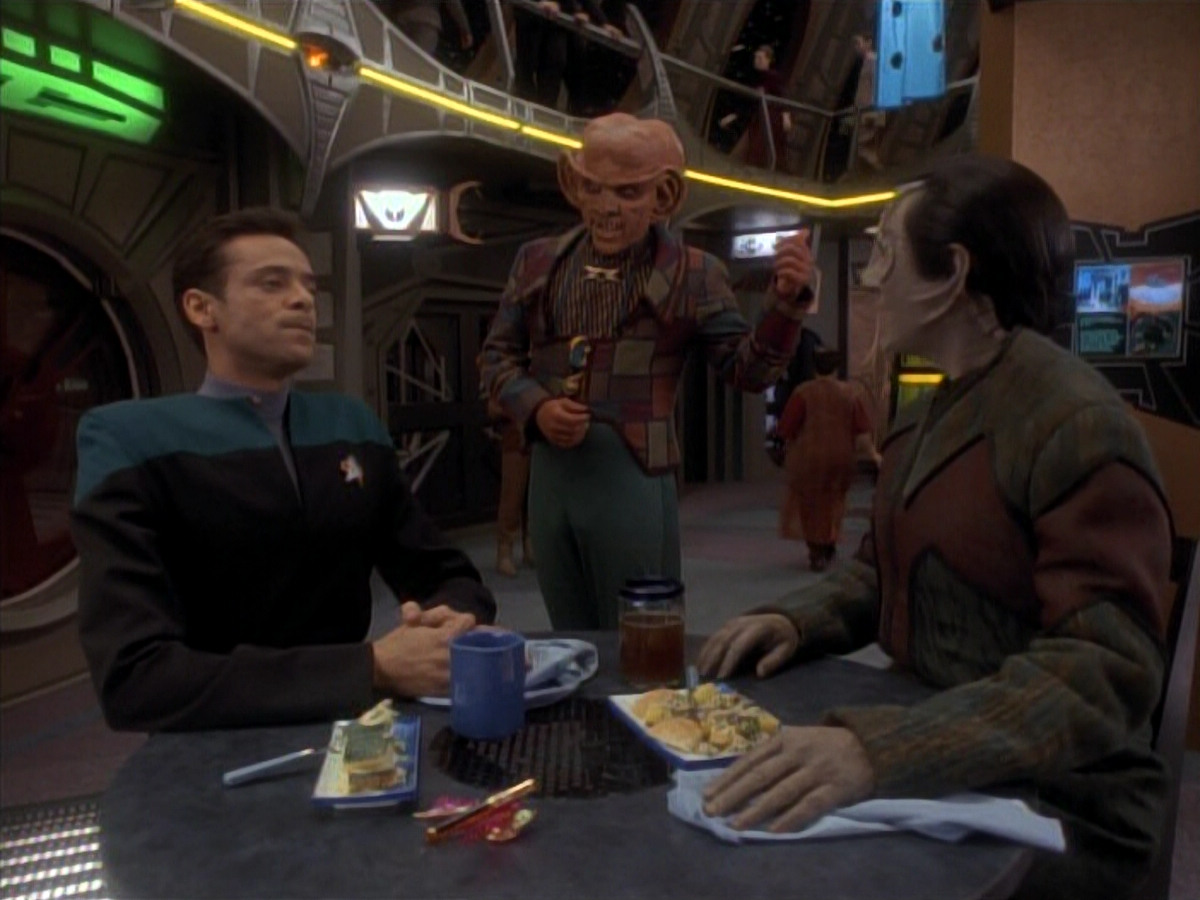 extant_StarTrek_DS9_3x18-DistantVoices_00327.jpg