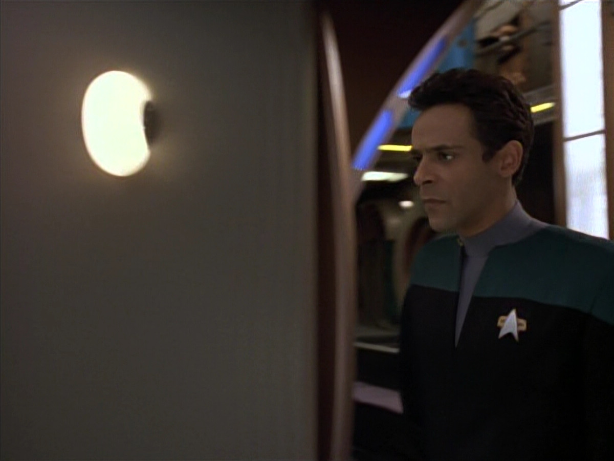 extant_StarTrek_DS9_3x18-DistantVoices_00343.jpg