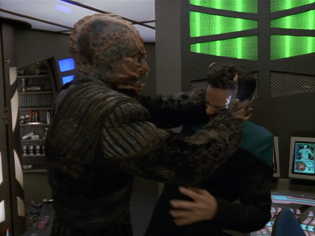 extant_StarTrek_DS9_3x18-DistantVoices_00352.jpg