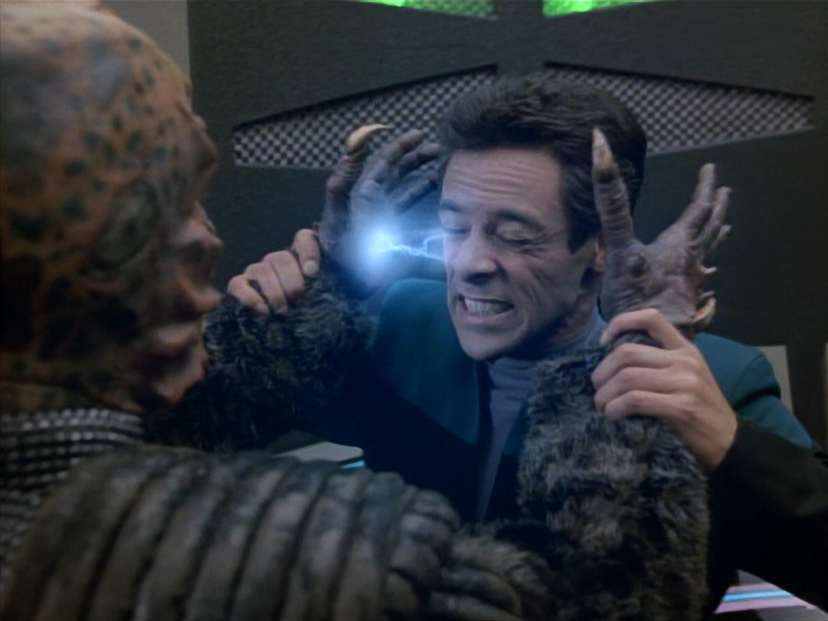 extant_StarTrek_DS9_3x18-DistantVoices_00355.jpg