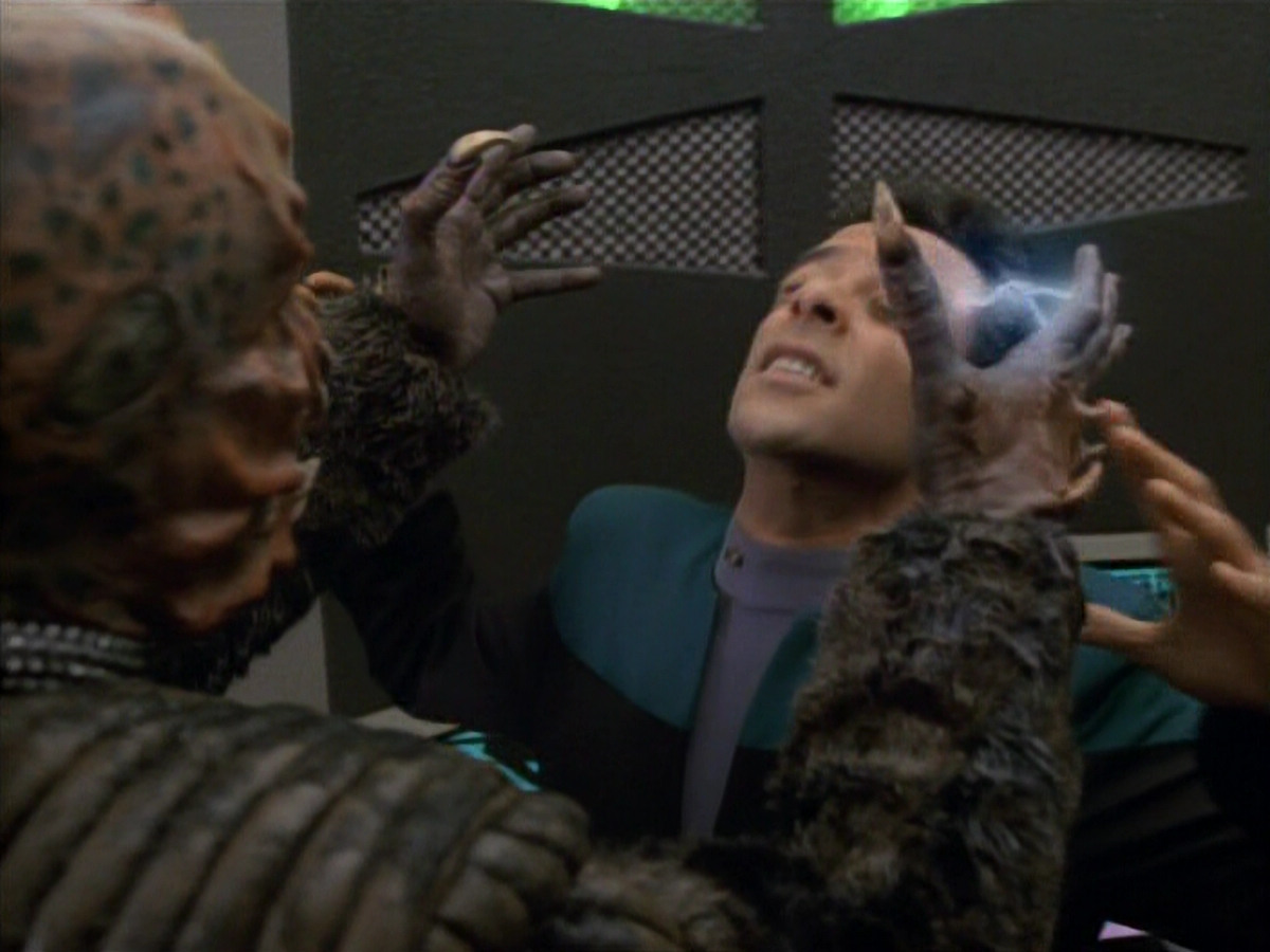 extant_StarTrek_DS9_3x18-DistantVoices_00359.jpg