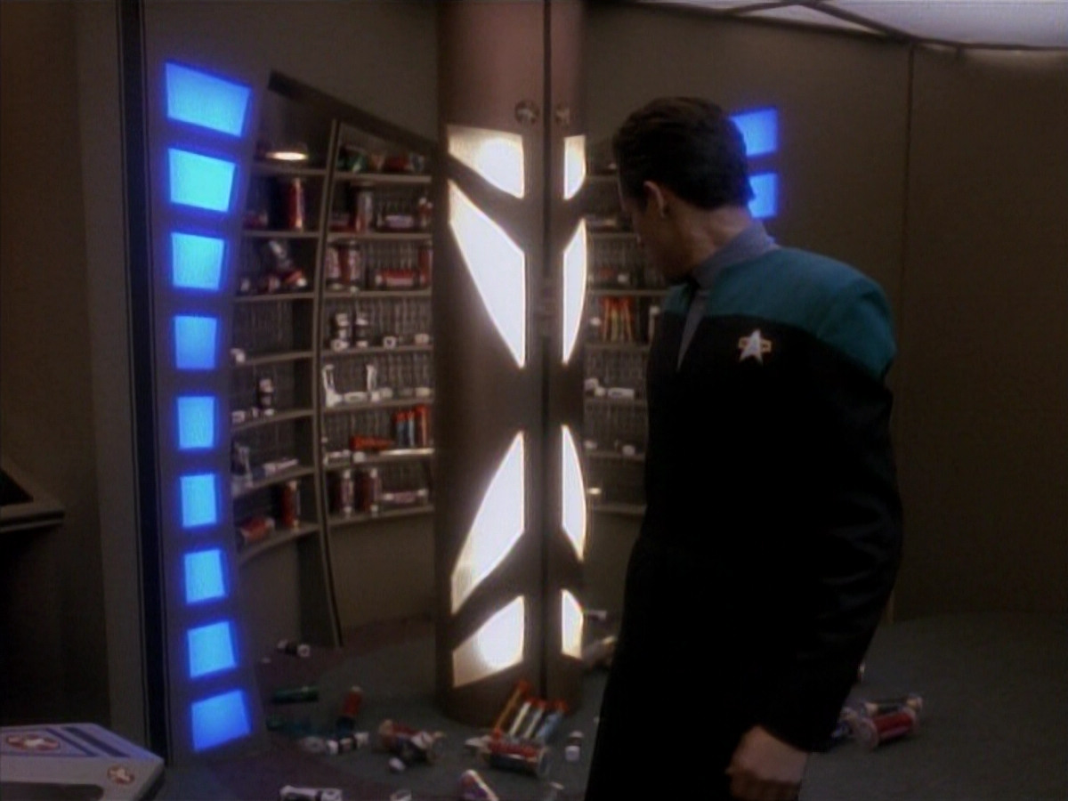 extant_StarTrek_DS9_3x18-DistantVoices_00555.jpg