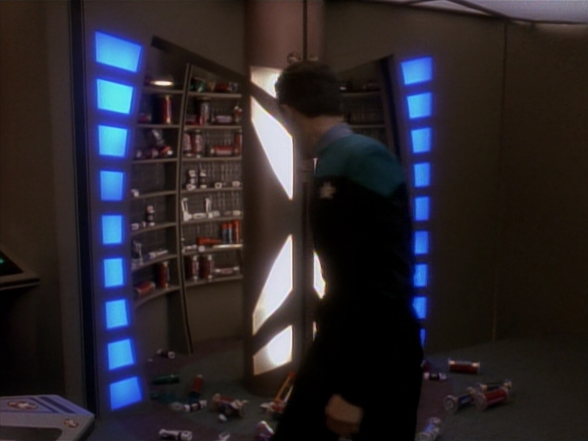 extant_StarTrek_DS9_3x18-DistantVoices_00556.jpg
