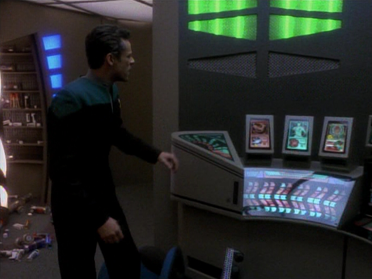 extant_StarTrek_DS9_3x18-DistantVoices_00577.jpg