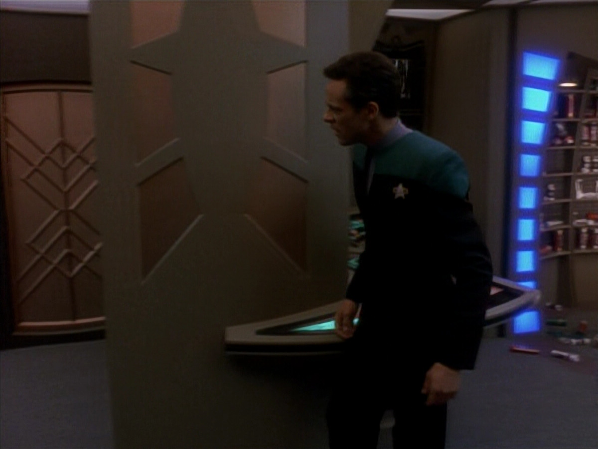 extant_StarTrek_DS9_3x18-DistantVoices_00623.jpg