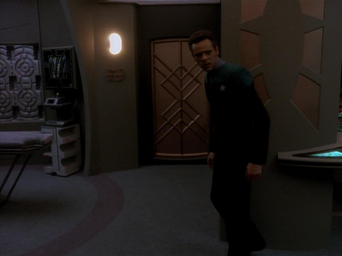 extant_StarTrek_DS9_3x18-DistantVoices_00627.jpg