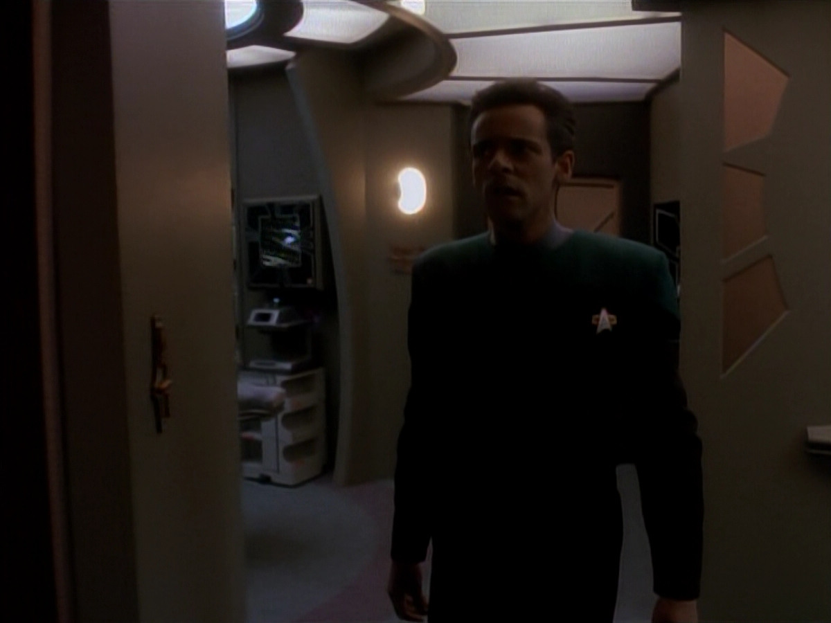extant_StarTrek_DS9_3x18-DistantVoices_00637.jpg