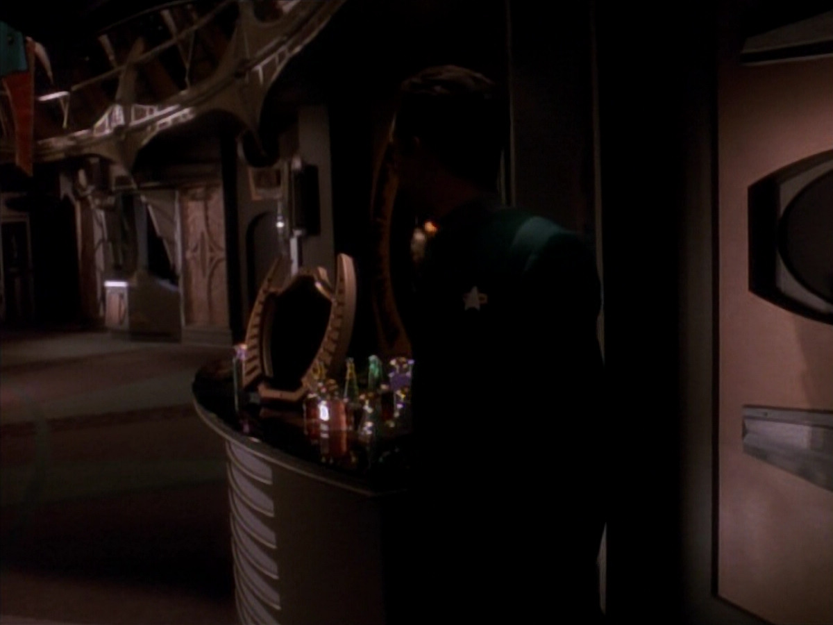 extant_StarTrek_DS9_3x18-DistantVoices_00655.jpg
