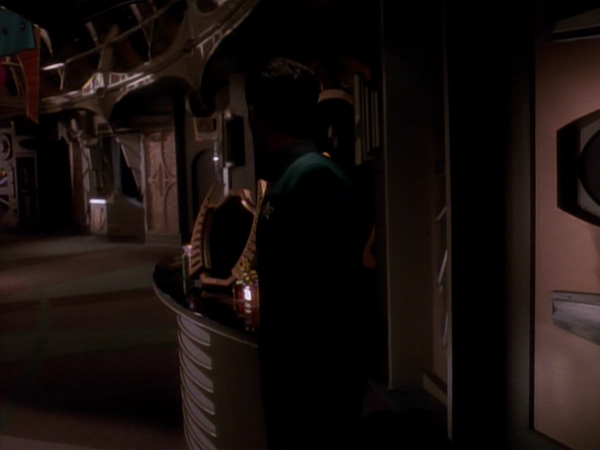 extant_StarTrek_DS9_3x18-DistantVoices_00656.jpg