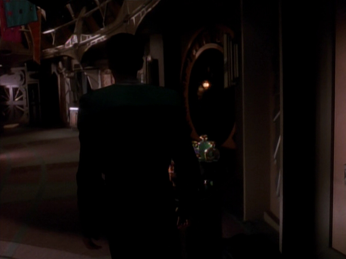 extant_StarTrek_DS9_3x18-DistantVoices_00658.jpg
