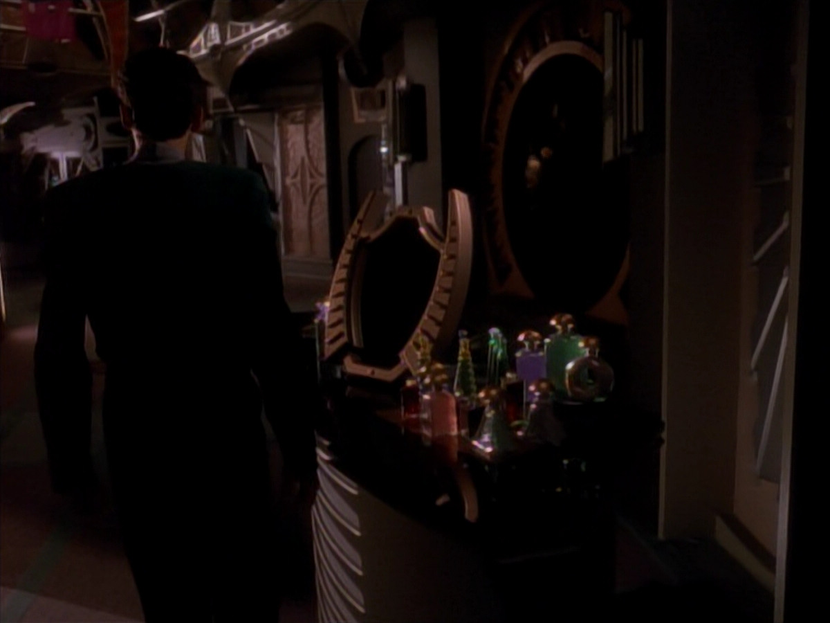 extant_StarTrek_DS9_3x18-DistantVoices_00662.jpg
