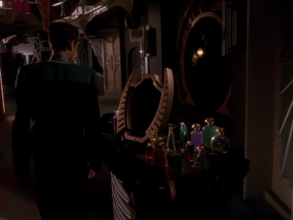 extant_StarTrek_DS9_3x18-DistantVoices_00663.jpg