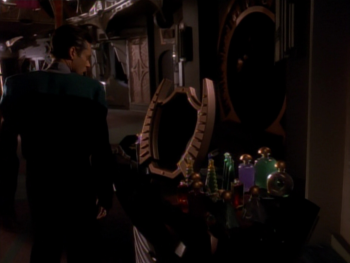 extant_StarTrek_DS9_3x18-DistantVoices_00664.jpg
