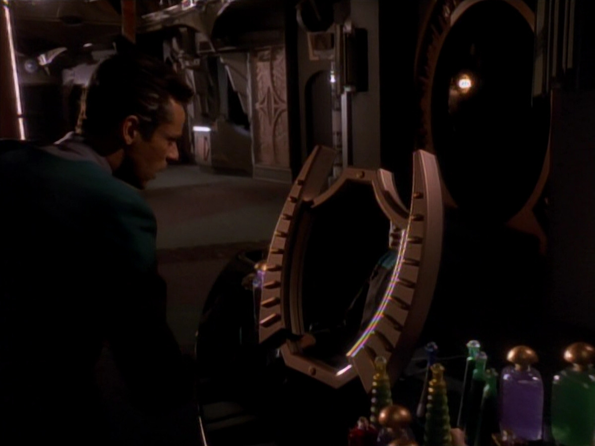 extant_StarTrek_DS9_3x18-DistantVoices_00667.jpg