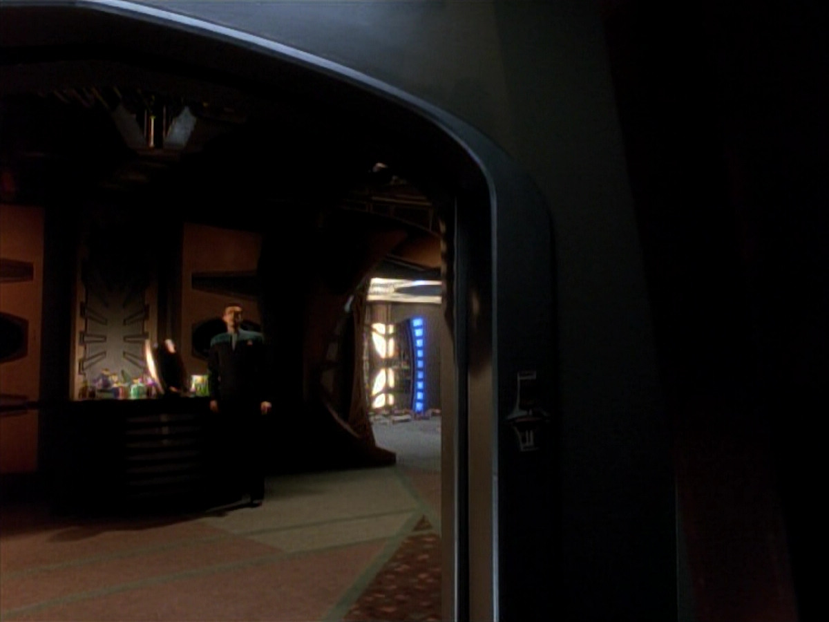 extant_StarTrek_DS9_3x18-DistantVoices_00676.jpg