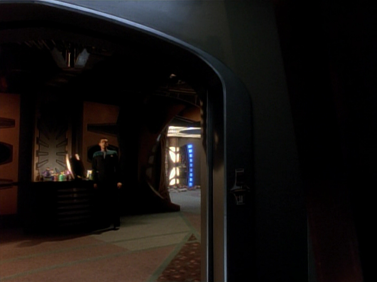 extant_StarTrek_DS9_3x18-DistantVoices_00679.jpg