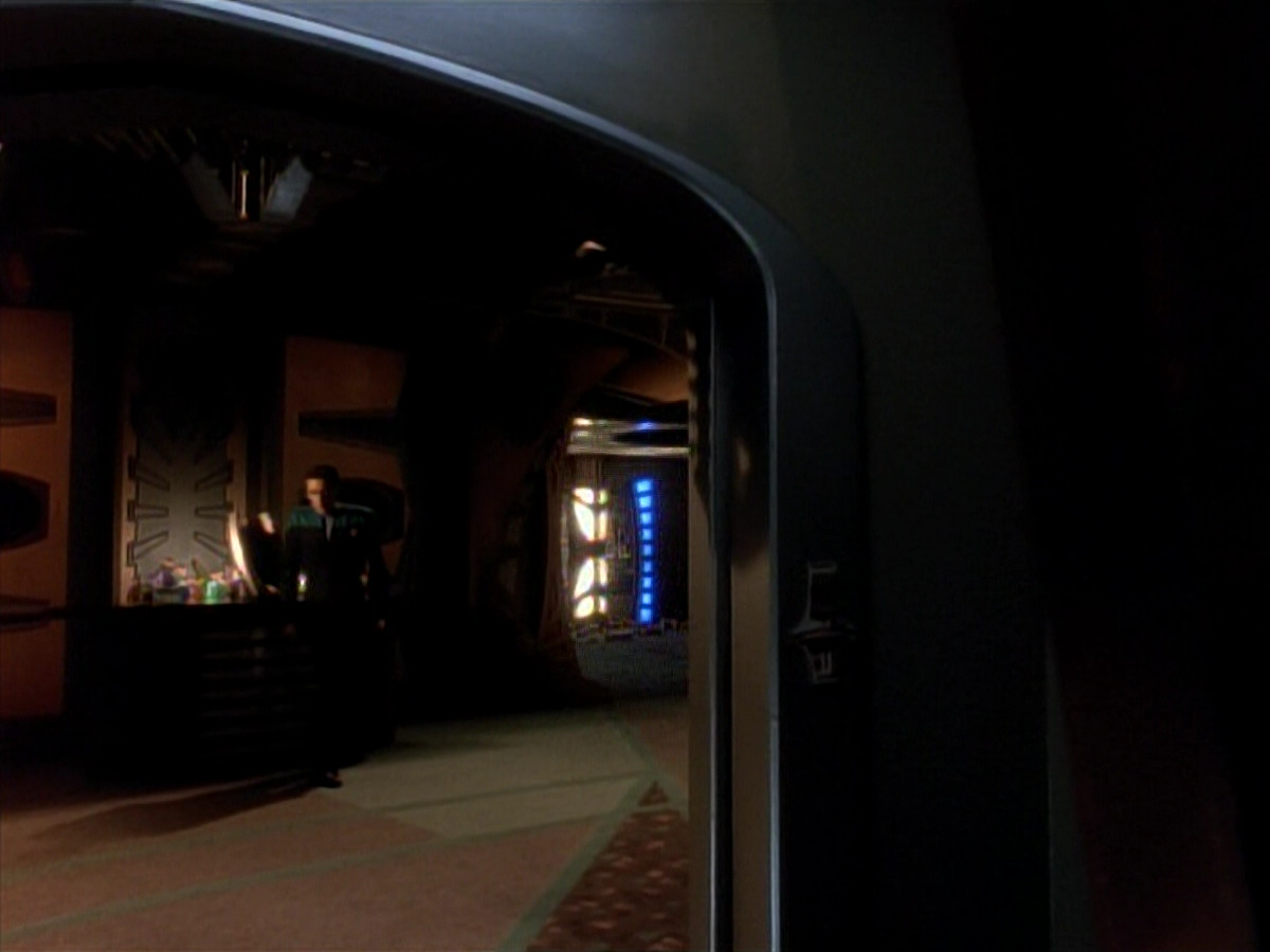 extant_StarTrek_DS9_3x18-DistantVoices_00681.jpg