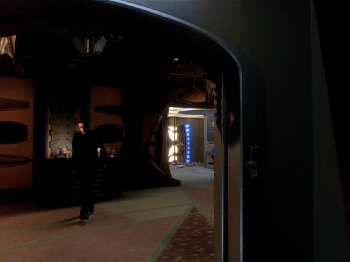 extant_StarTrek_DS9_3x18-DistantVoices_00684.jpg