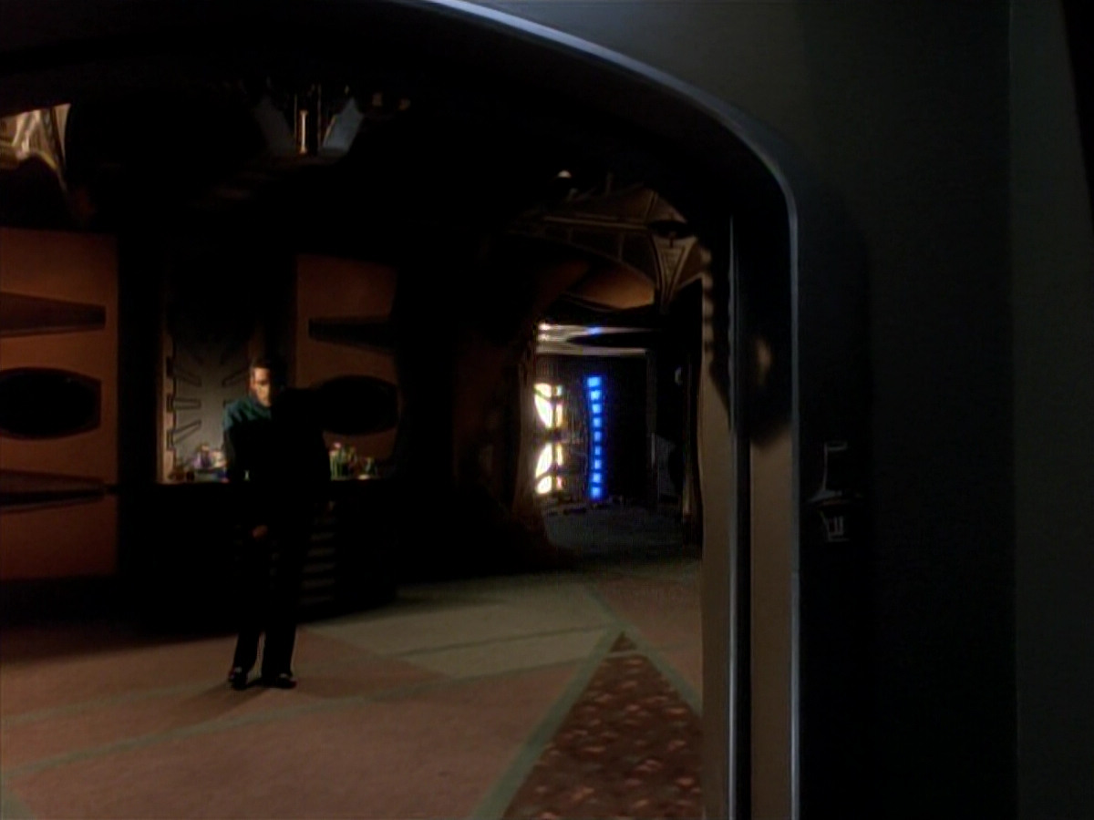 extant_StarTrek_DS9_3x18-DistantVoices_00685.jpg