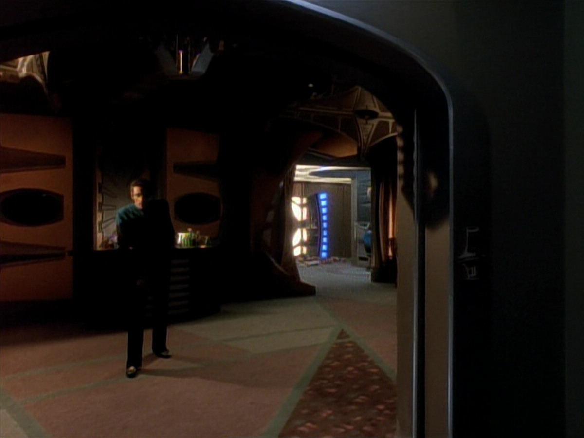 extant_StarTrek_DS9_3x18-DistantVoices_00686.jpg