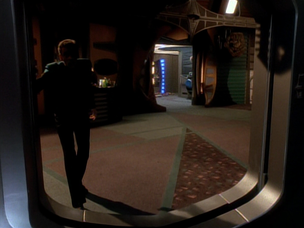 extant_StarTrek_DS9_3x18-DistantVoices_00692.jpg