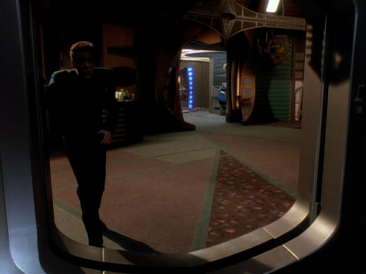extant_StarTrek_DS9_3x18-DistantVoices_00693.jpg