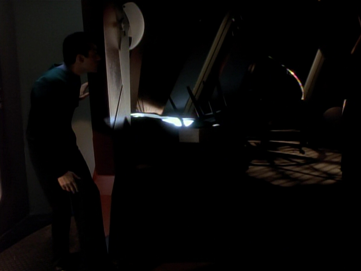 extant_StarTrek_DS9_3x18-DistantVoices_00705.jpg