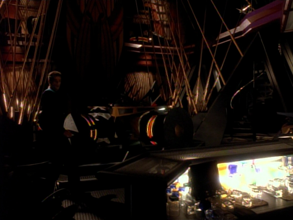 extant_StarTrek_DS9_3x18-DistantVoices_00727.jpg