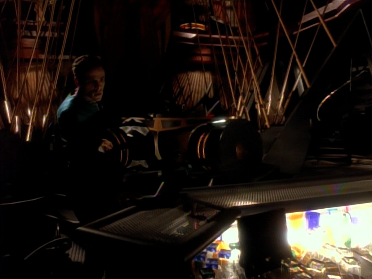 extant_StarTrek_DS9_3x18-DistantVoices_00734.jpg