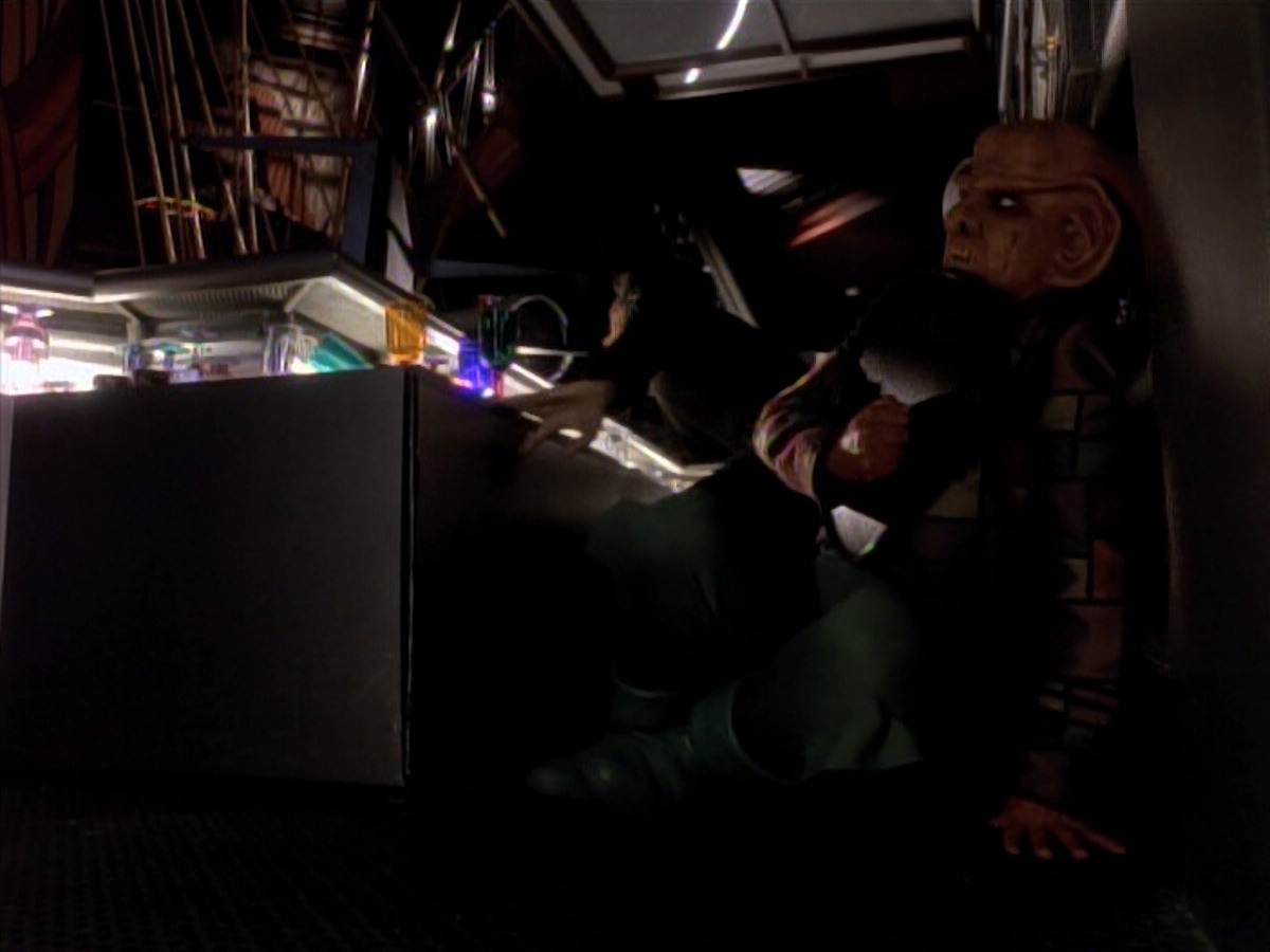 extant_StarTrek_DS9_3x18-DistantVoices_00817.jpg