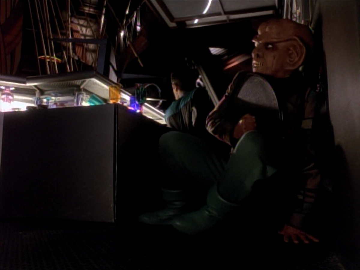 extant_StarTrek_DS9_3x18-DistantVoices_00825.jpg