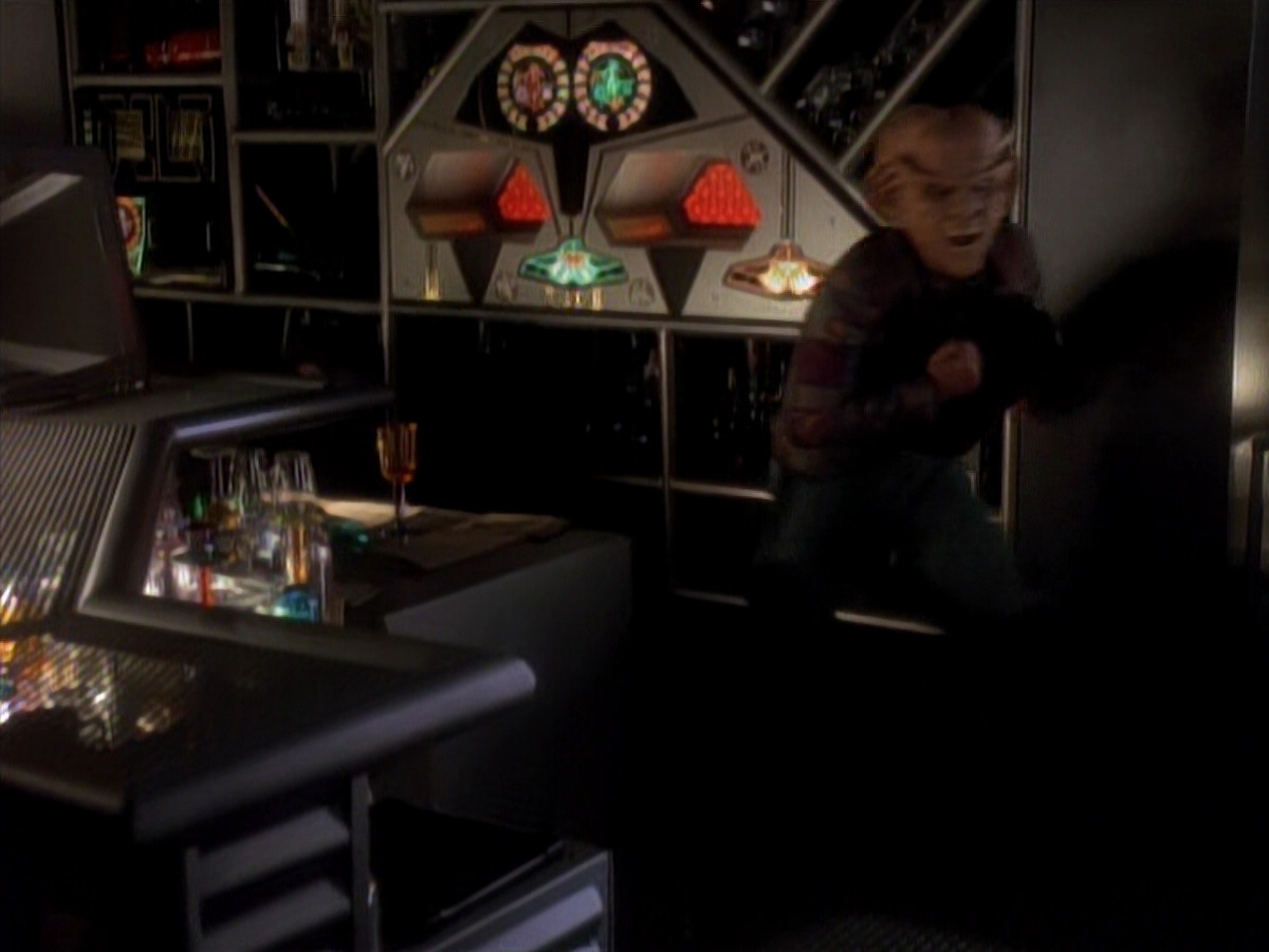 extant_StarTrek_DS9_3x18-DistantVoices_00827.jpg