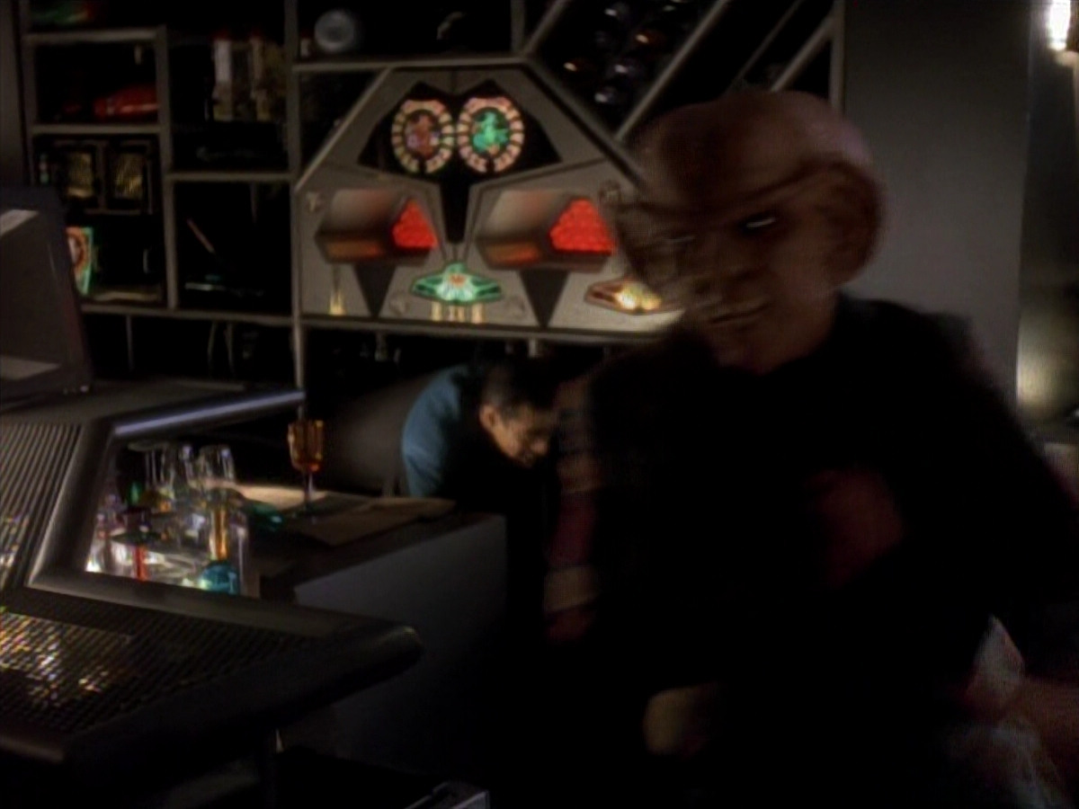 extant_StarTrek_DS9_3x18-DistantVoices_00828.jpg